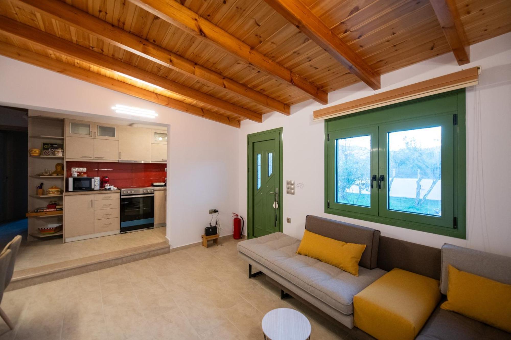 House By The Sea * Aigio