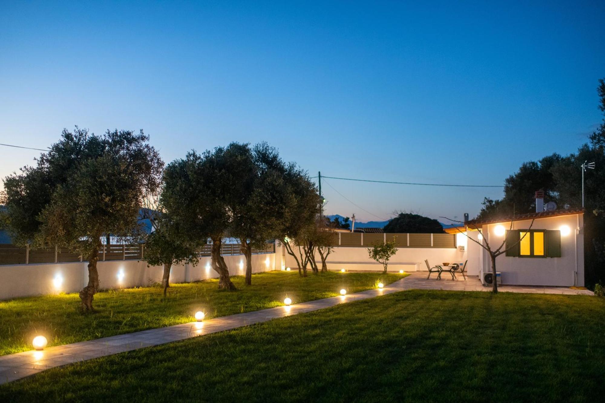 House By The Sea * Aigio
