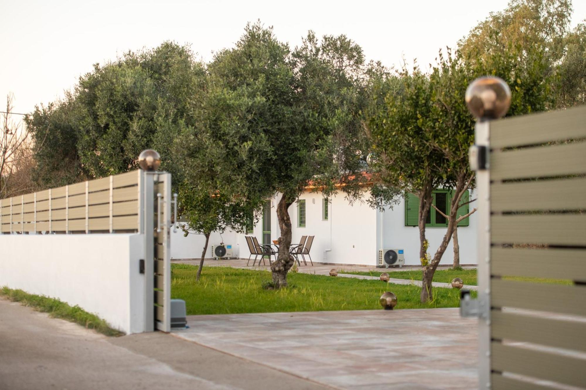 House By The Sea * Aigio